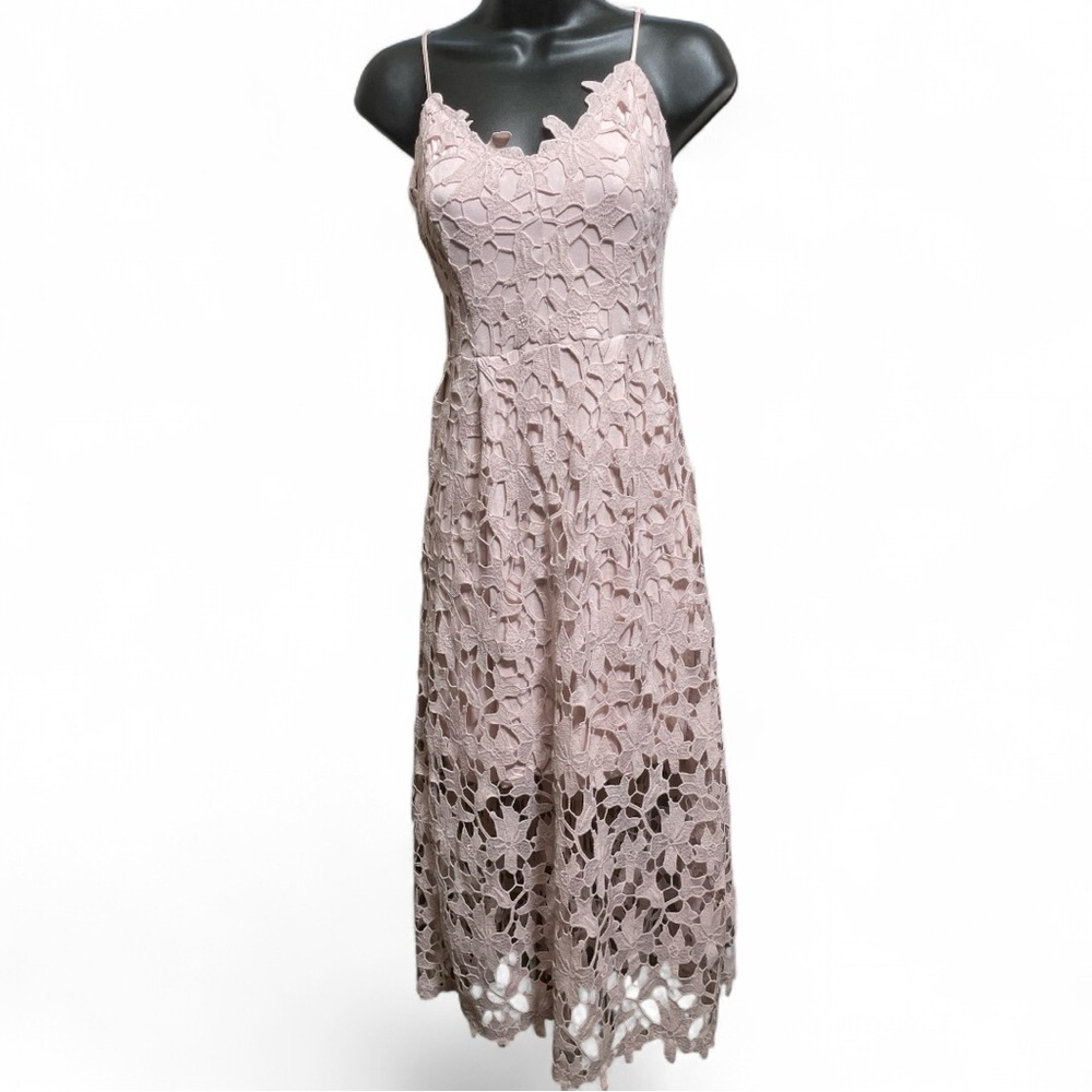 Floral Lace Midi Dress in Soft Pink